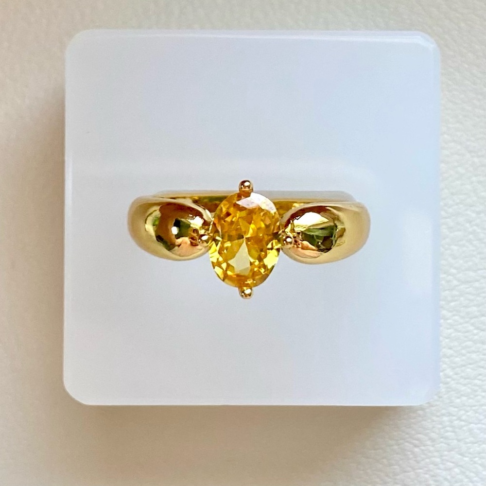 Elegant Yellow Gemstone Gold Ring
